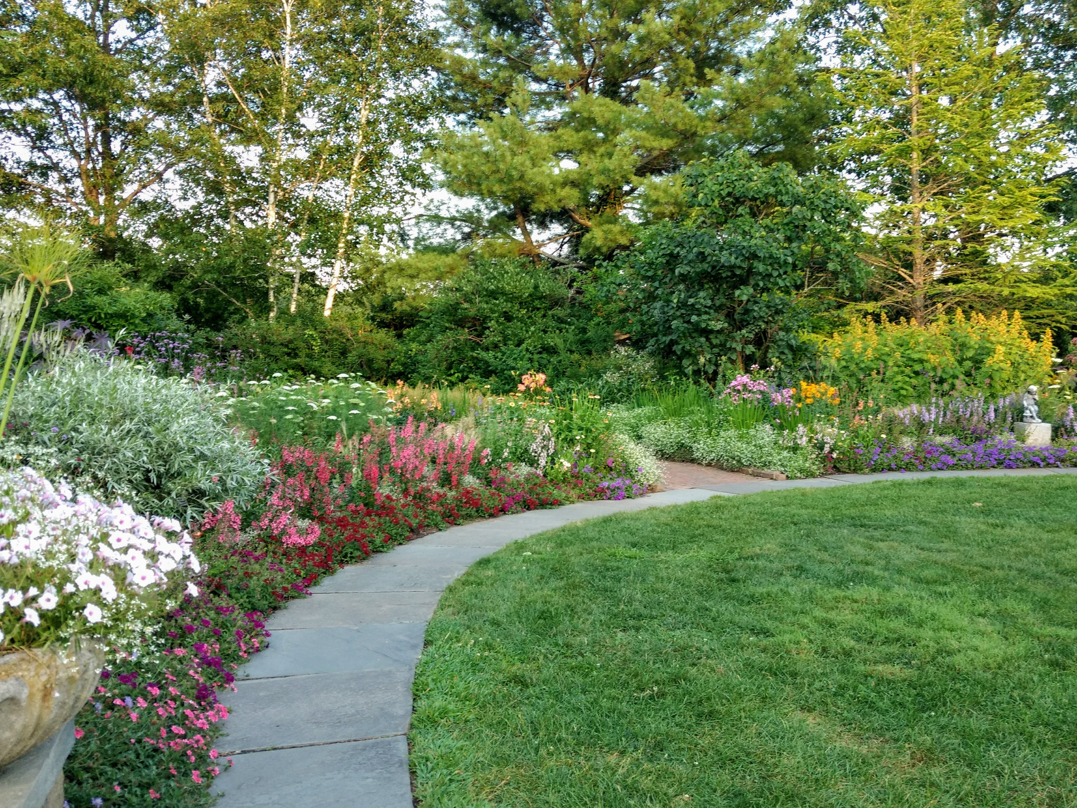 Благоустройство участка частного дома в Донецке и Донецкая область